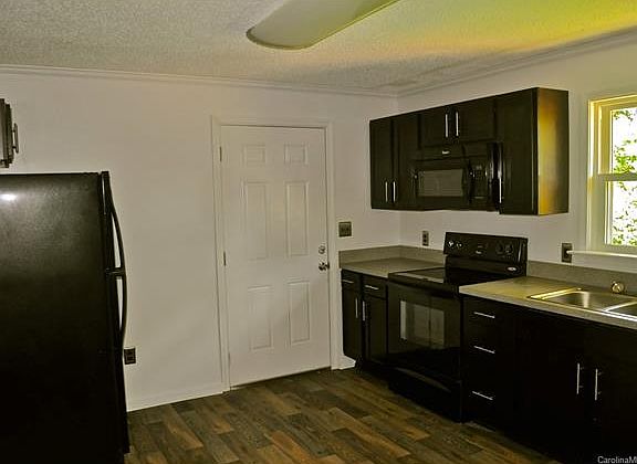 3rd image of 1806 Hartford Dr