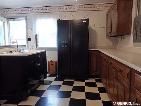 3rd image of 1 Seneca Manor Dr