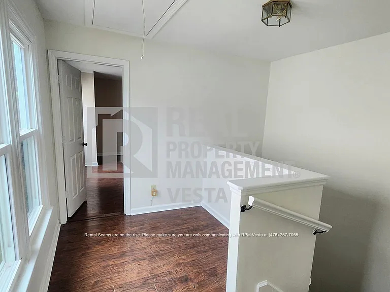 1038 Walnut St — Photo 14
