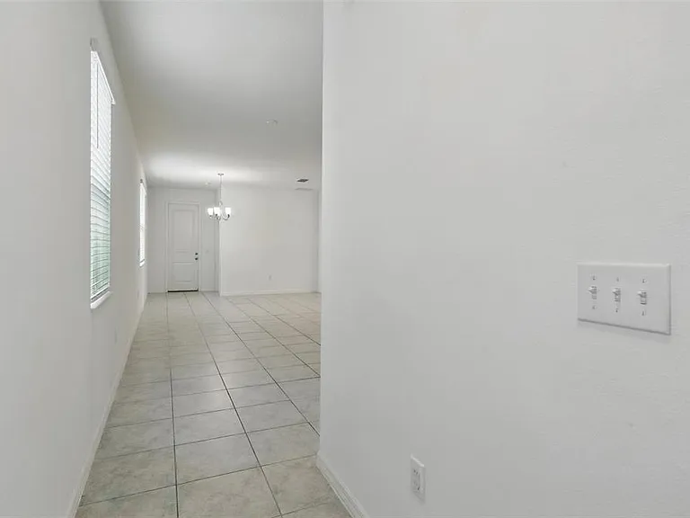 1187 Papaya Cir — Photo 4