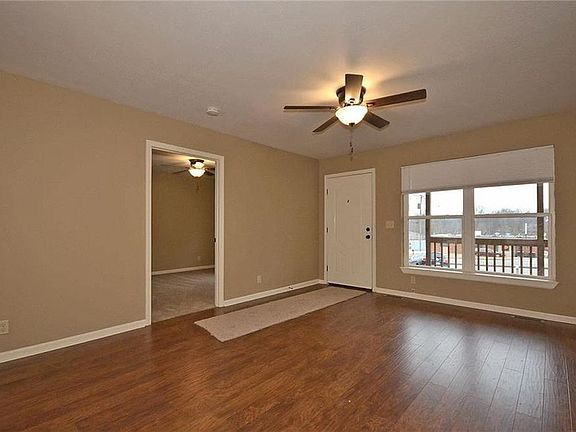 4th image of 6130 NE Vivion Rd
