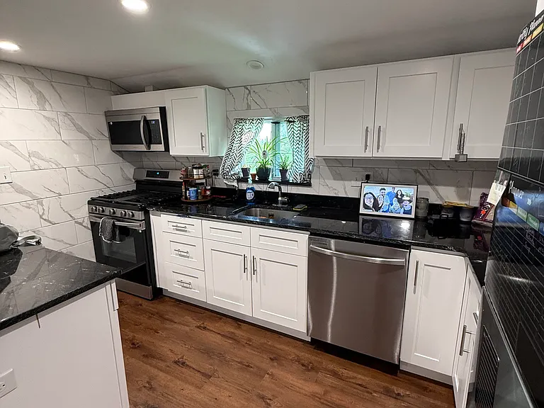 158 Houghton St #B — Photo 38