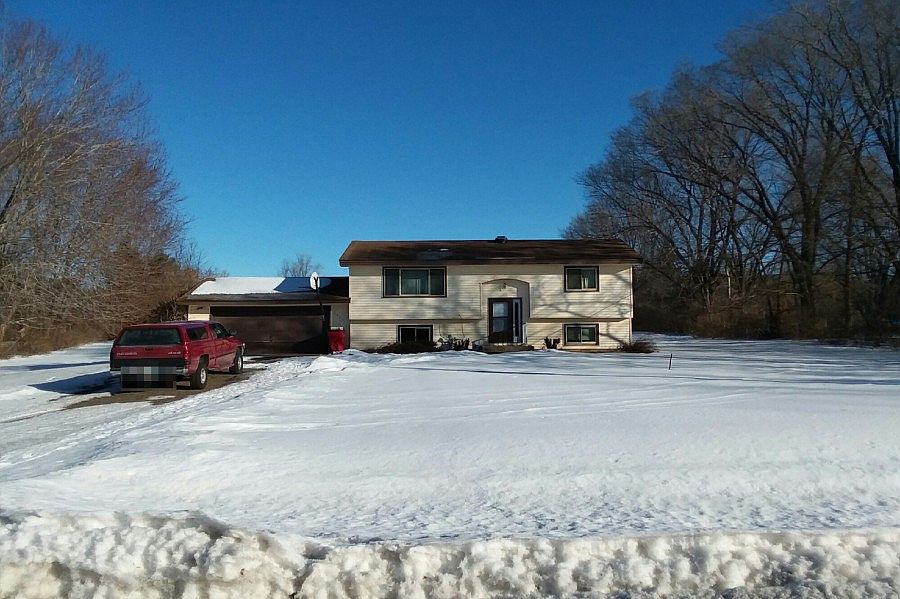 1st image of 2415 225th Ave NE