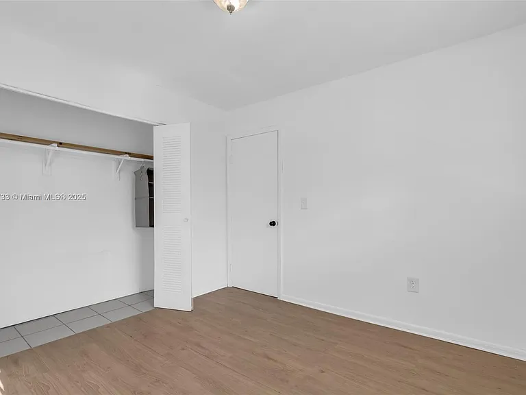 2809 SW 23rd Ter #2807 — Photo 9