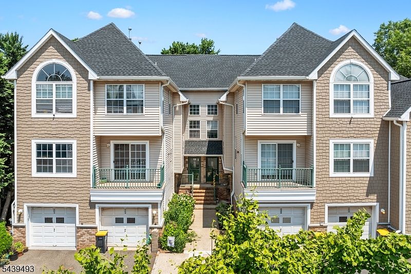 1st image of 202 Rhoads Dr