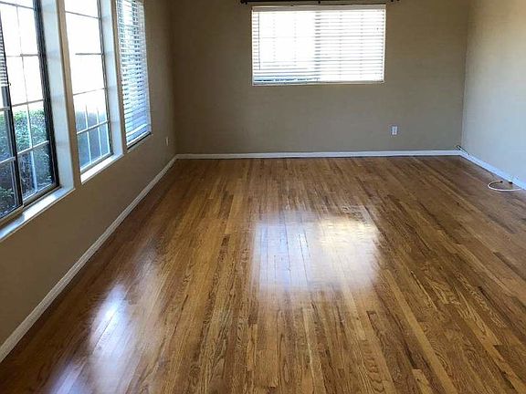 4th image of 796 Blackthorne Ave