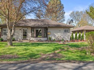 N6637 Juniper Rd, Elkhorn, WI 53121