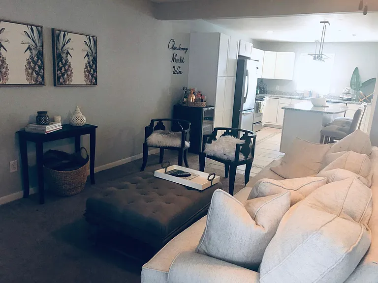 415 Carriage Ln — Photo 5
