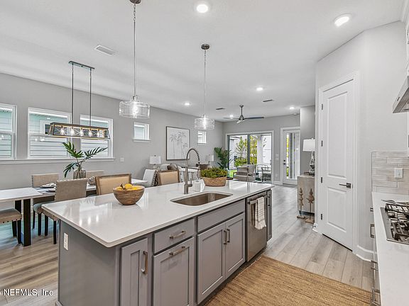 2nd image of 319 SIENNA PALM Drive