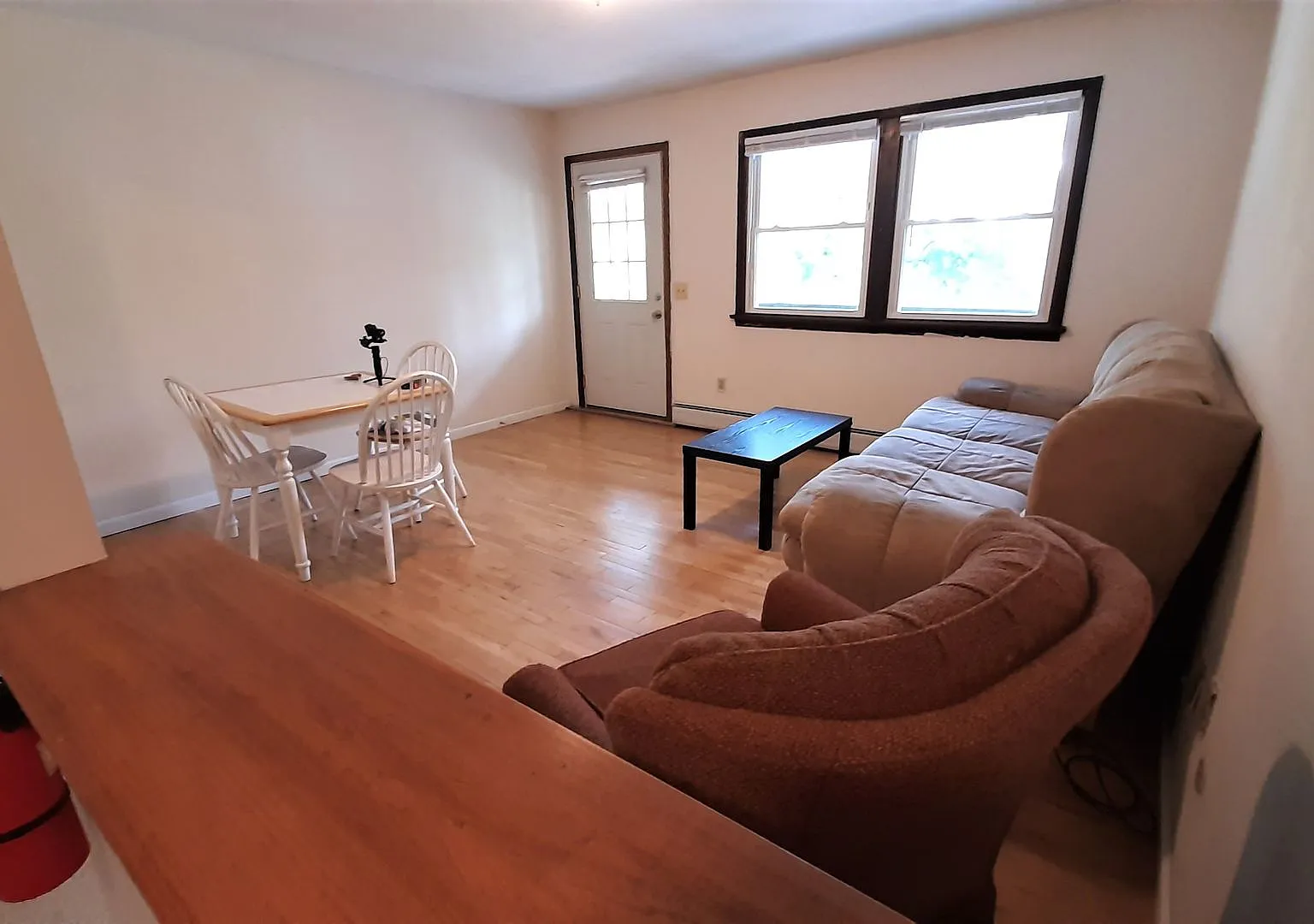 320 Hillview Pl — Photo 1