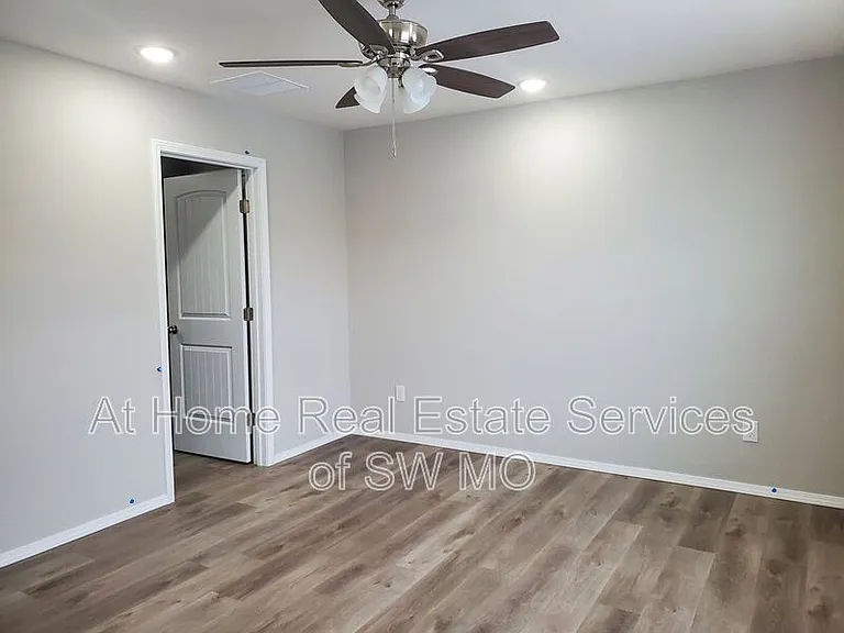 624 S Southgate Dr — Photo 8