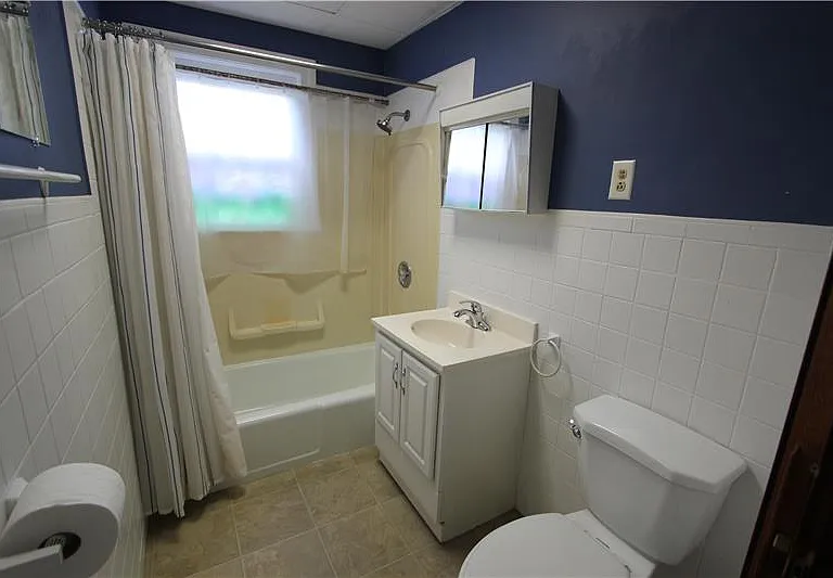 23 Saxon St — Photo 3