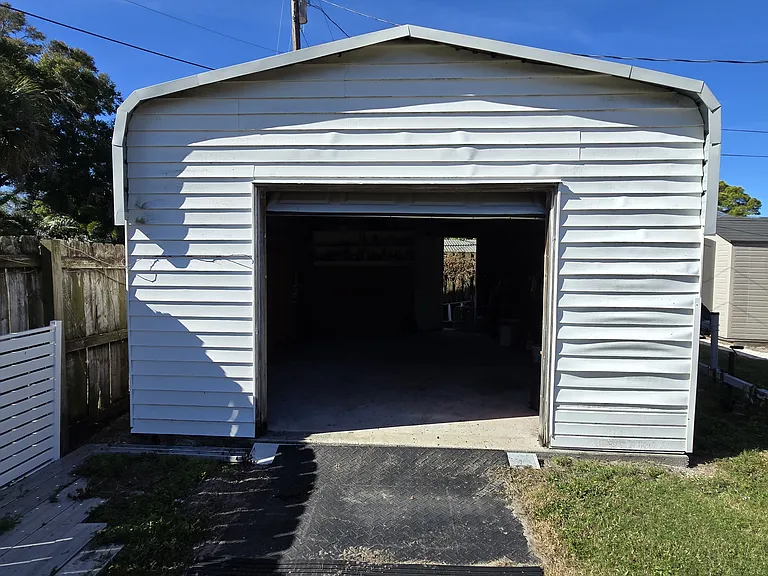 385 Banana Blvd — Photo 9