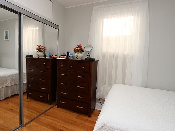 4th image of 2844 N Damen Ave