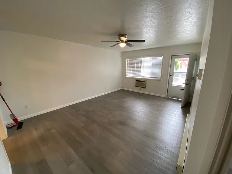 Pine/Meridian — Photo 2