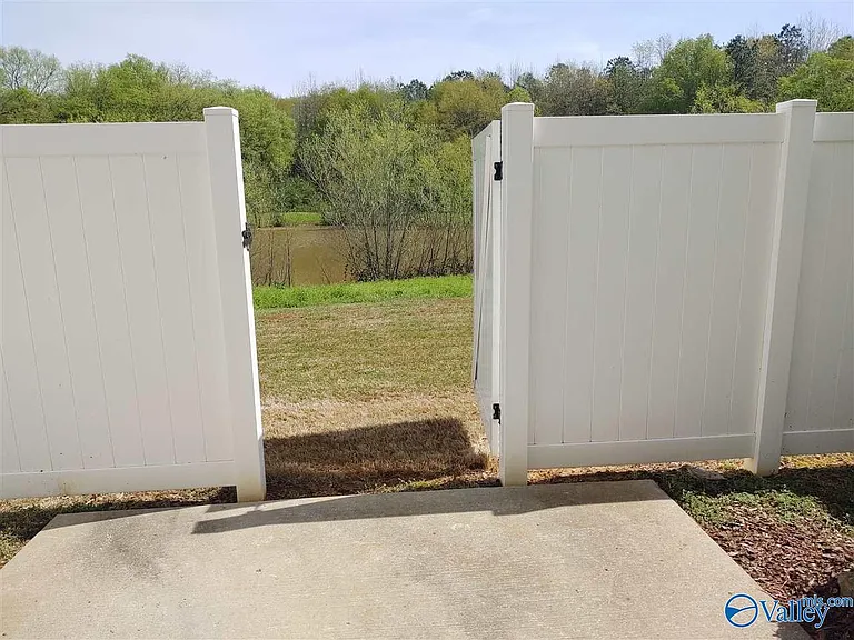 208 Falling Water Ln SW — Photo 24