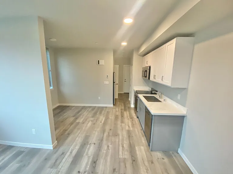 University Flats Apartments — Photo 40