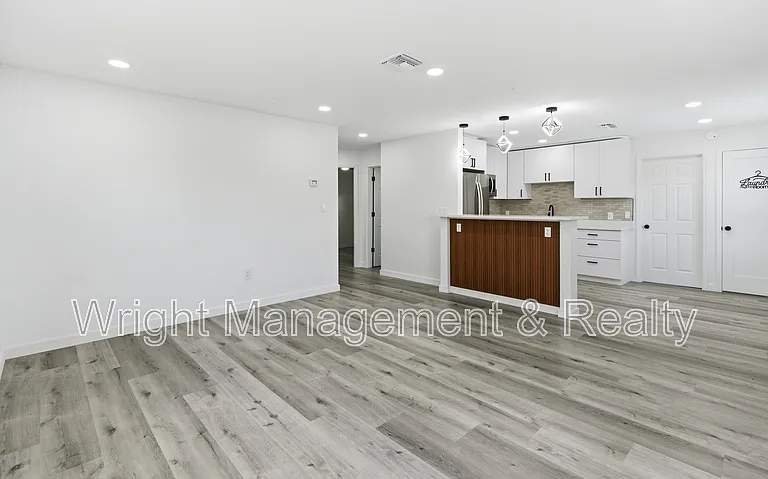 3029 Corona Dr — Photo 5