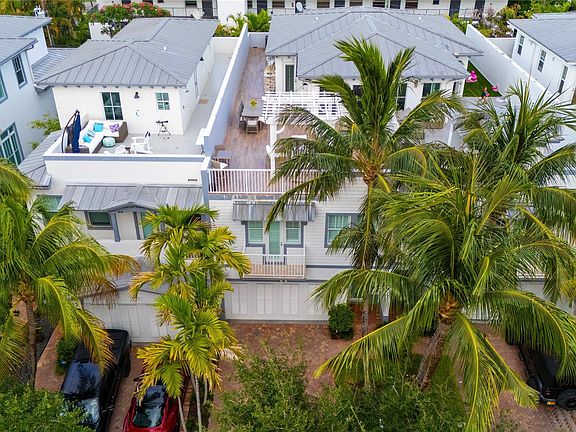 5th image of 220 NE 15th Avenue #220