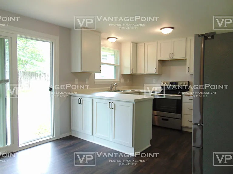 1009 Rogues Way — Photo 2