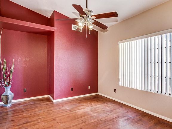 3rd image of 3014 N Meadow Ln