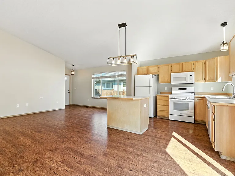 4618 E 14th Ave — Photo 5