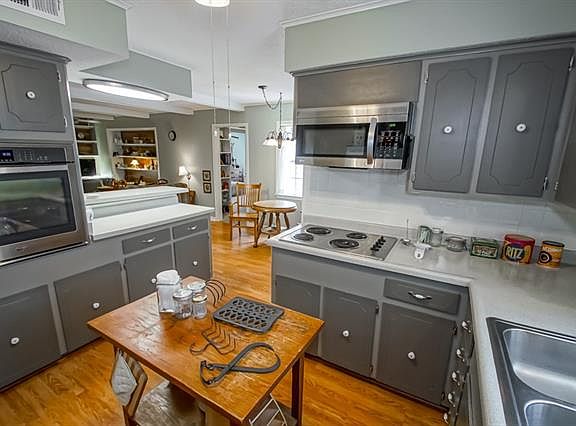 4th image of 2172 N Lexington Ave