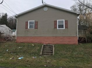 124 Blosser Hill Rd, Lake Lynn, PA 15451