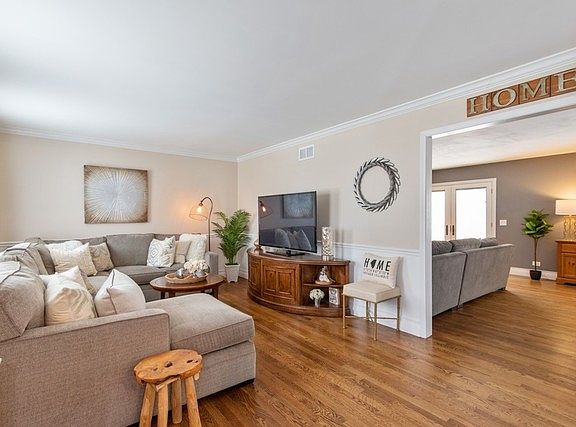 4th image of 3420 Yorkshire Ct