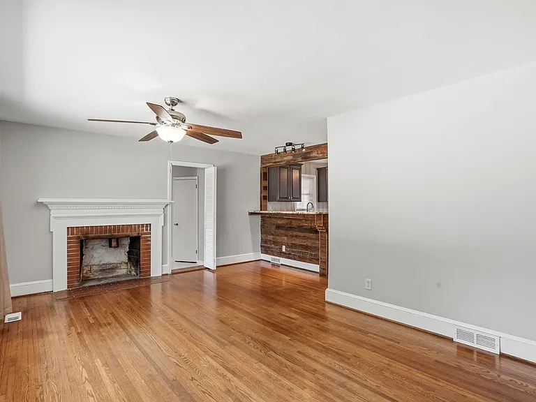 1230 Roanoke Ave — Photo 4