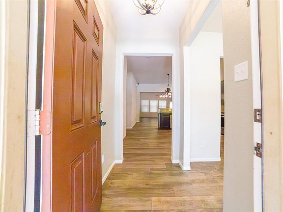 3rd image of 10510 Chestnut Path Way