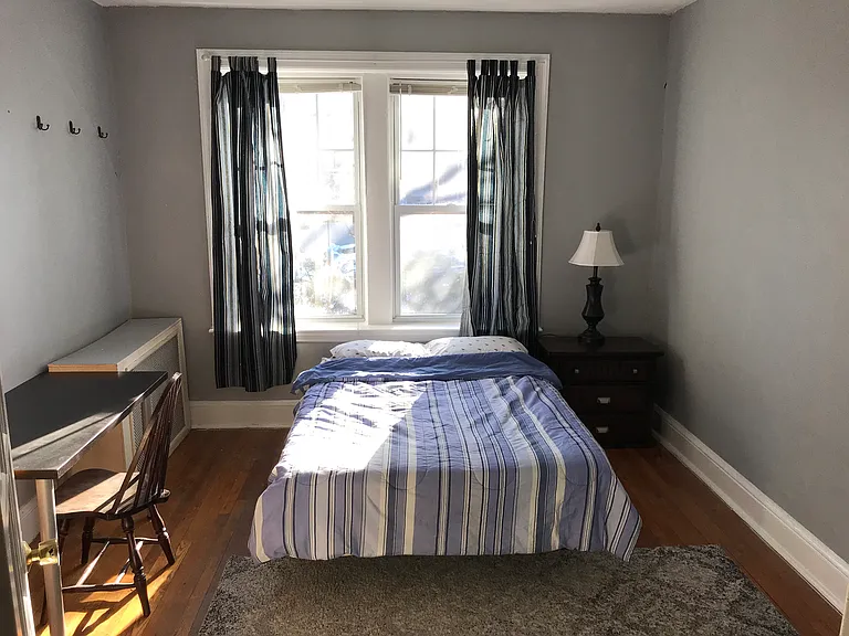 61 Thatcher St — Photo 2