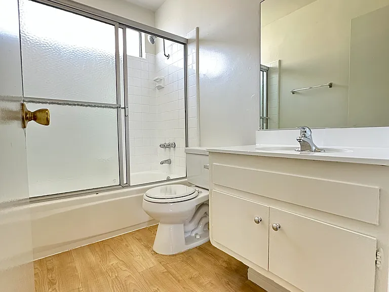 3531 Clarington Ave #5 — Photo 3