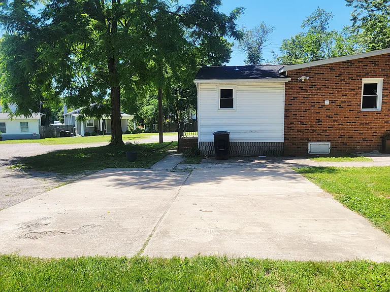 452 Graythorn Rd — Photo 12