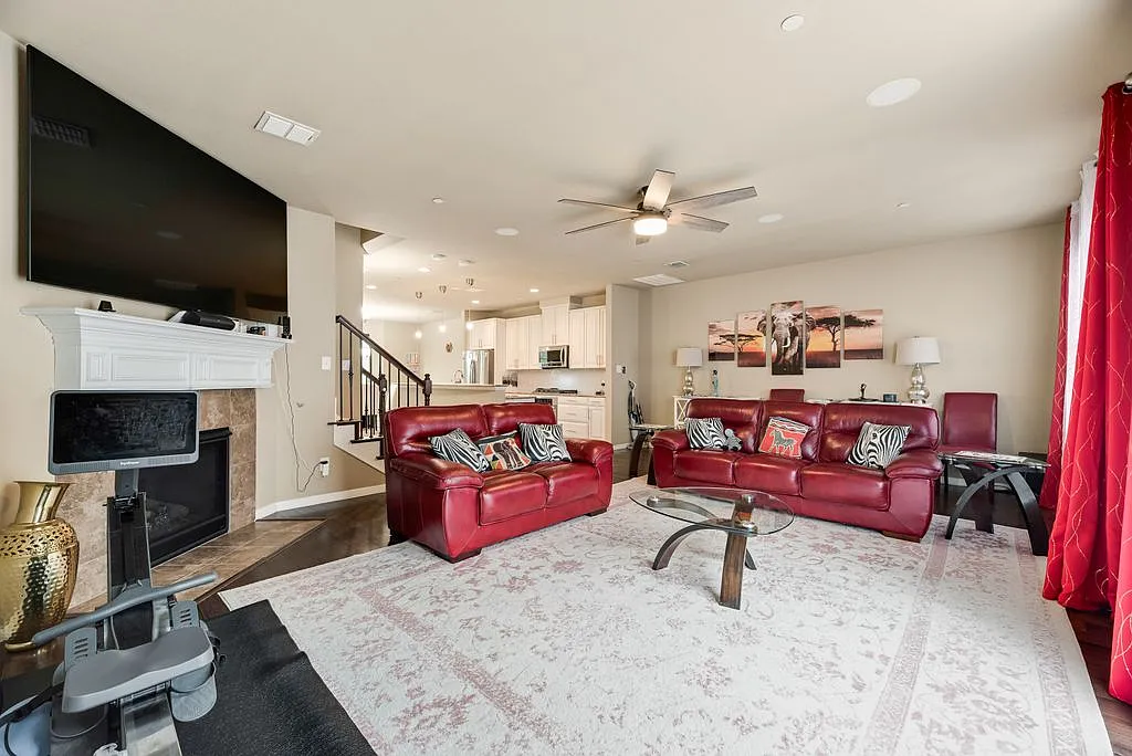 4 bed, 2509 sqft, $3,045 — Photo 3