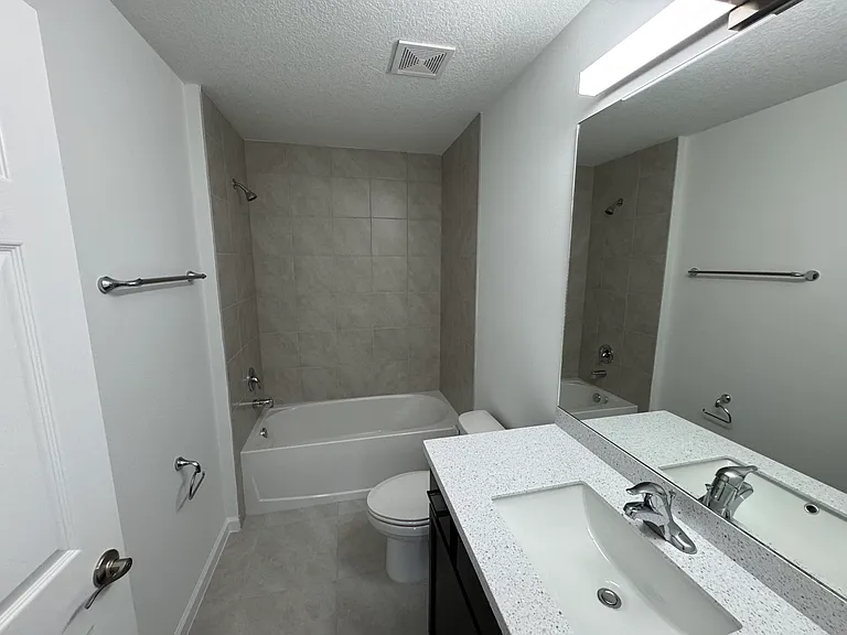 532 SW Buswell Ave — Photo 31