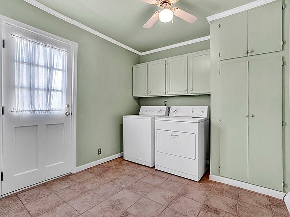 2nd image of 105 N Belcourt Dr