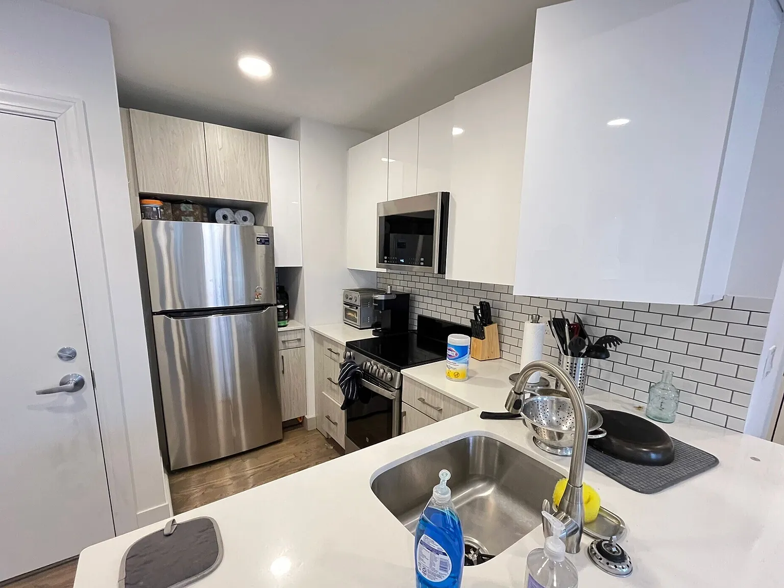 2 bed, 999 sqft, $3,700 — Photo 3