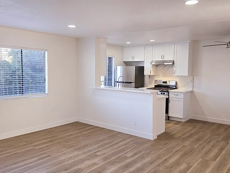 3910 E 11th St #2 — Photo 26