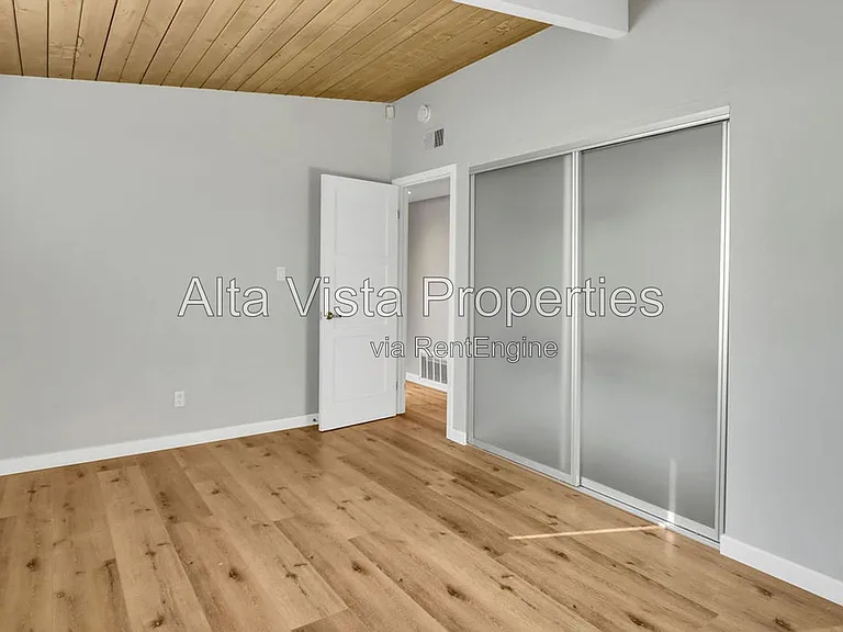 2569 Loring St — Photo 27