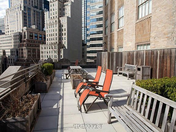 4th image of 63 Wall St APT 416