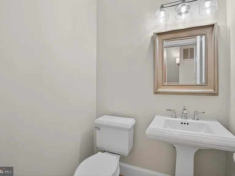 5718 Huntington Pkwy — Photo 40