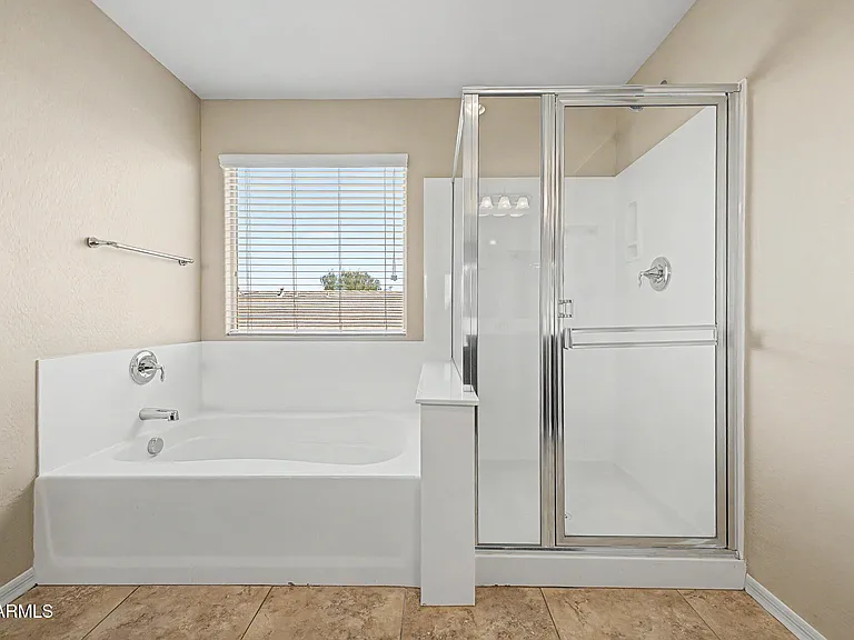 2531 E Eleana Ln — Photo 24