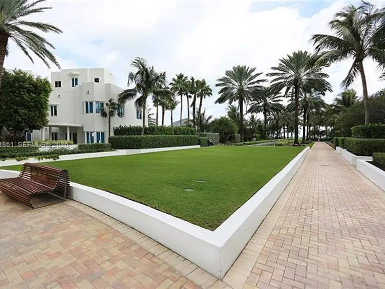 100 S Pointe Dr #601 — Photo 21