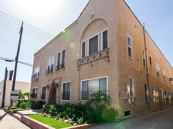 4th image of 315-323 N Curson Ave #1019093