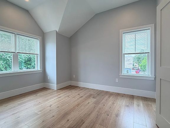 3rd image of 11 Holton St #15