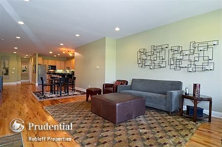 3rd image of 545 W Aldine Ave #4A