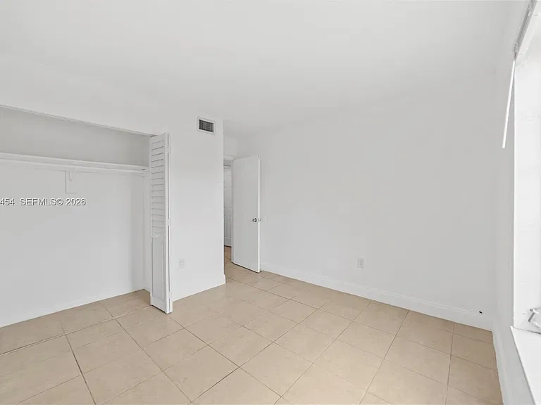 525 W 69th St #306 — Photo 15