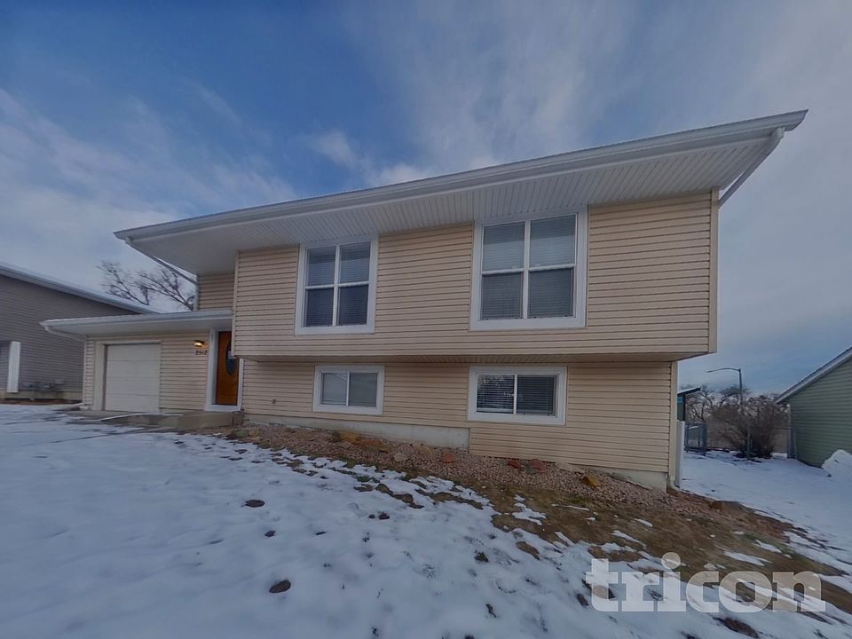 1st image of 2512 W 99th Pl
