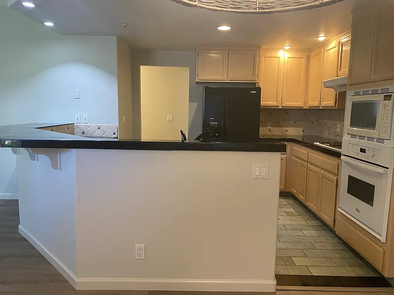 935 W Spain St #C — Photo 8
